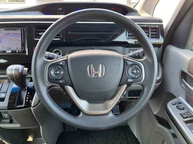 �y�X�e�A�����O�X�C�b�`�z�^�]���A�O������ڐ������炷���ƂȂ��A�I�[�f�B�I���̑��삪�\�ȕ֗��@�\!���S&���K�ȃh���C�u�����o���Ă���܂���