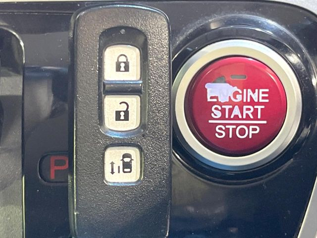 �yHonda�X�}�[�g�L�[�z�J�o����|�P�b�g�ɓ��ꂽ�܂܂ł��h�A�̎{���E�������\�ȃX�}�[�g�L�[�𑕔��B�G���W���̃I���E�I�t�����J�M�����o���K�v����������Ƃ��Ă��֗��ł���