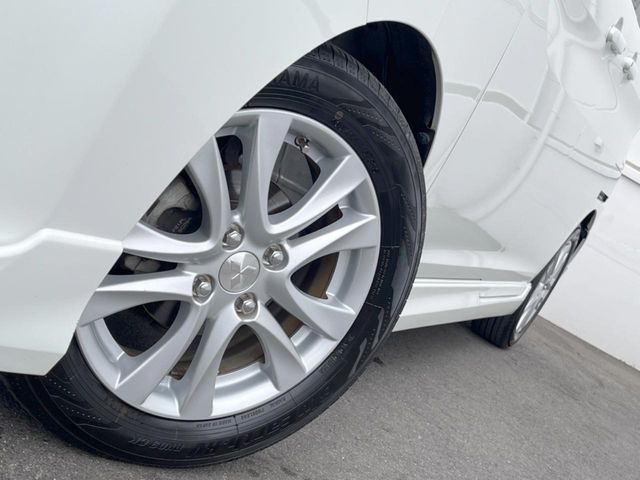 �y����15�C���`�A���~�z�C�[���z�O�ςɃ}�b�`���������A���~�z�C�[���𑕒����Ă���܂��B�e��ЊO�A���~�z�C�[����A�X�^�b�h���X�^�C�����戵�����Ă���܂��B���񂲑��k����������