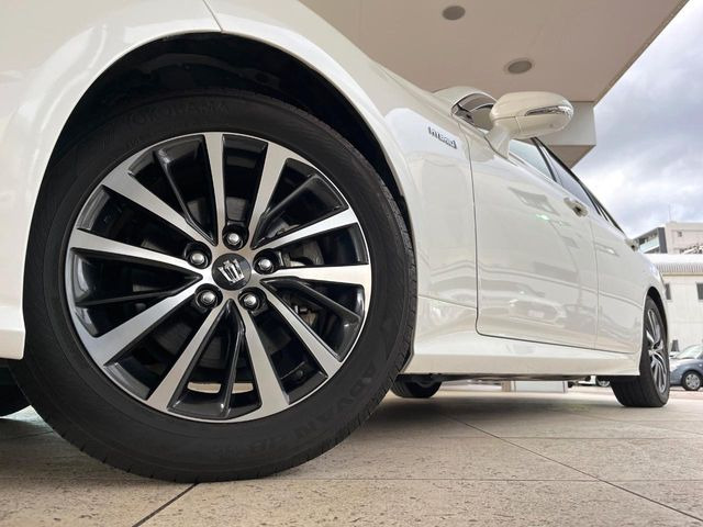 �y����17�C���`�A���~�z�C�[���z�O�ςɃ}�b�`���������A���~�z�C�[���𑕒����Ă���܂��B�e��ЊO�A���~�z�C�[����A�X�^�b�h���X�^�C�����戵�����Ă���܂��B���񂲑��k����������