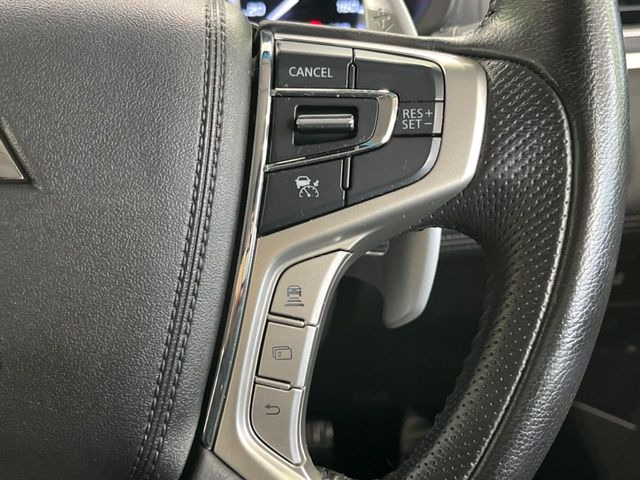 【レーダークルーズコントロール】高速道路での長距離走行が楽に!!自動で速度を保つクルーズコントロールが、衝突軽減システムと連携し、前方の車両を感知して車間を保つように速度調節してくれます!!