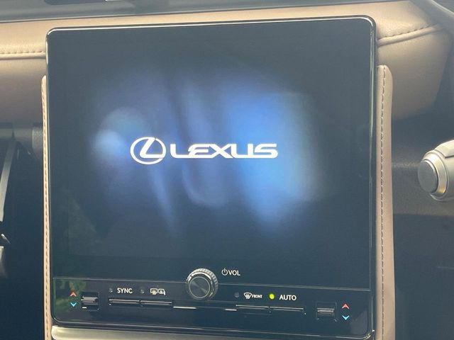 �y9.8�C���` �f�B�X�v���C�I�[�f�B�I�z���ʂ̃f�B�X�v���C��AppleCarPlay��AndroidAuto�����p�\�B�傫�ȉ�ʂŃX�}�z�i�r�A�v���������p���������܂���