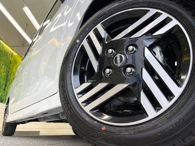 �y����14�C���`�A���~�z�C�[���z�O�ςɃ}�b�`���������A���~�z�C�[���𑕒����Ă���܂��B�e��ЊO�A���~�z�C�[����A�X�^�b�h���X�^�C�����戵�����Ă���܂��B���񂲑��k����������