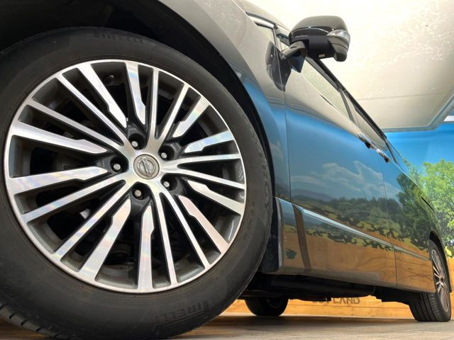 �y����18�C���`�A���~�z�C�[���z�O�ςɃ}�b�`���������A���~�z�C�[���𑕒����Ă���܂��B�e��ЊO�A���~�z�C�[����A�X�^�b�h���X�^�C�����戵�����Ă���܂��B���񂲑��k����������