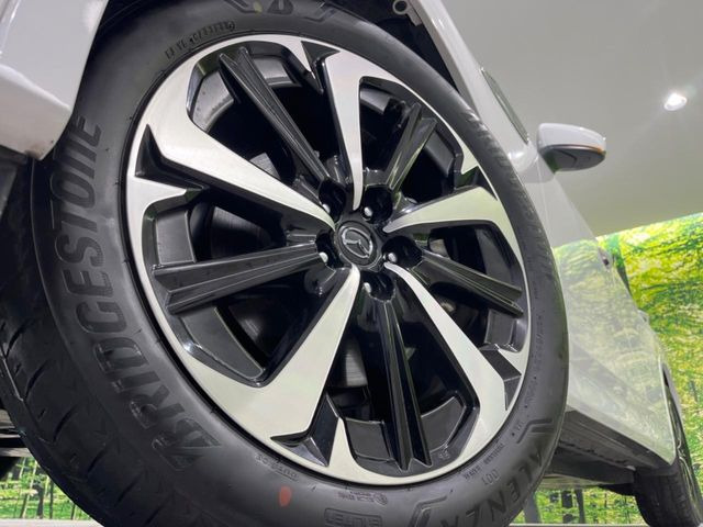�y����20�C���`�A���~�z�C�[���z�O�ςɃ}�b�`���������A���~�z�C�[���𑕒����Ă���܂��B�e��ЊO�A���~�z�C�[����A�X�^�b�h���X�^�C�����戵�����Ă���܂��B���񂲑��k����������