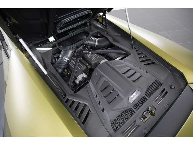 5.2L V�^10�C��DOHC�A610ps/57.1kgm�A�S��&times;�S��&times;�S��mm 4525&times;1956&times;1248mm�A�ԗ��d�� 1470kg(�����d��)