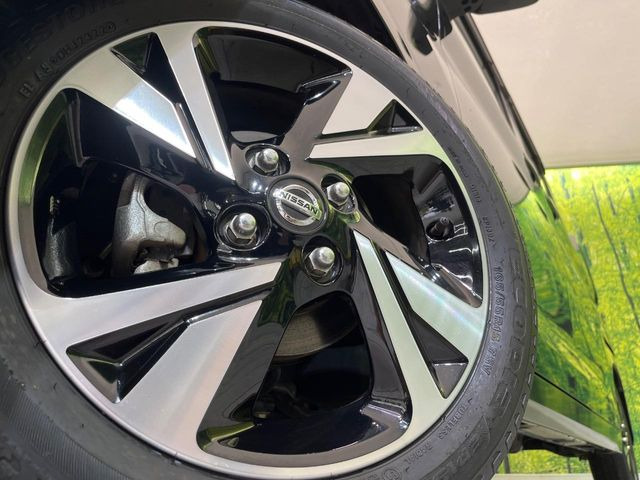 �y����15�C���`�A���~�z�C�[���z�O�ςɃ}�b�`���������A���~�z�C�[���𑕒����Ă���܂��B�e��ЊO�A���~�z�C�[����A�X�^�b�h���X�^�C�����戵�����Ă���܂��B���񂲑��k����������
