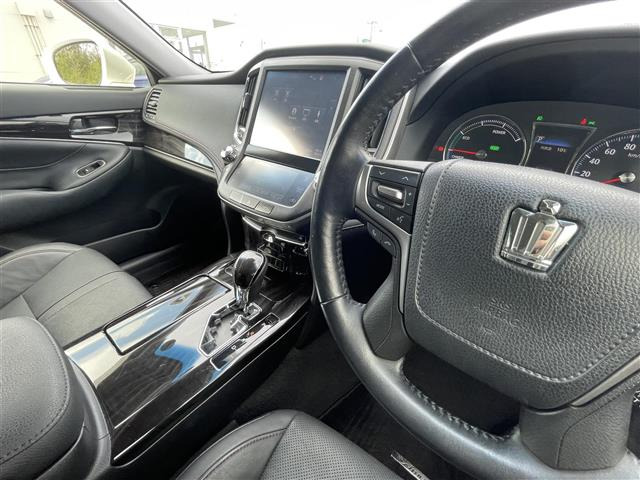 クラウンアスリートハイブリッド 2.5 G Four 4WD