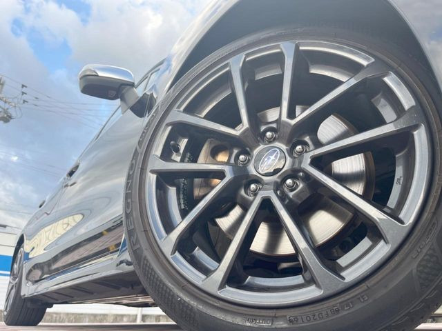 �yGT-S�O���[�h����18�C���`�A���~�z�C�[���z�O�ςɃ}�b�`���������A���~�z�C�[���𑕒����Ă���܂��B�e��ЊO�A���~�z�C�[����A�X�^�b�h���X�^�C�����戵�����Ă���܂��B���񂲑��k����������