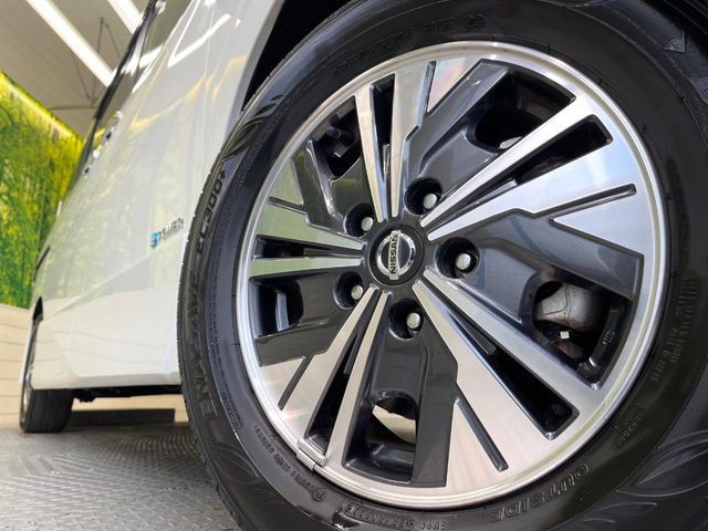 �y����15�C���`�A���~�z�C�[���z�O�ςɃ}�b�`���������A���~�z�C�[���𑕒����Ă���܂��B�e��ЊO�A���~�z�C�[����A�X�^�b�h���X�^�C�����戵�����Ă���܂��B���񂲑��k����������