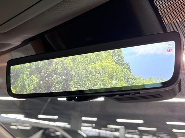 【デジタルインナーミラー】カメラが撮影した車両後方の映像をルームミラー内に表示。クリアな視界で状況の確認が可能です!※ドラレコ機能ご利用には別途SDカードをご用意いただく場合があります。