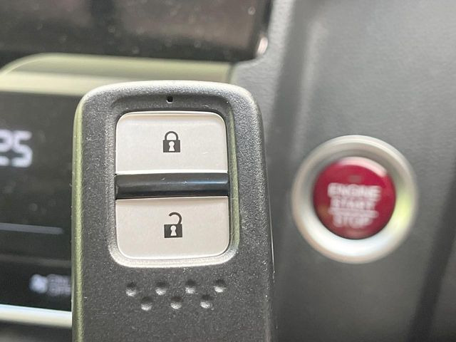 �yHonda�X�}�[�g�L�[�z�J�o����|�P�b�g�ɓ��ꂽ�܂܂ł��h�A�̎{���E�������\�ȃX�}�[�g�L�[�𑕔��B�G���W���̃I���E�I�t�����J�M�����o���K�v����������Ƃ��Ă��֗��ł���