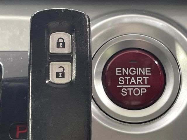 �yHonda�X�}�[�g�L�[�z�J�o����|�P�b�g�ɓ��ꂽ�܂܂ł��h�A�̎{���E�������\�ȃX�}�[�g�L�[�𑕔��B�G���W���̃I���E�I�t�����J�M�����o���K�v����������Ƃ��Ă��֗��ł���