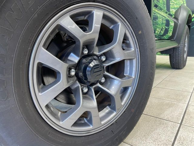 �y����15�C���`�A���~�z�C�[���z�O�ςɃ}�b�`���������A���~�z�C�[���𑕒����Ă���܂��B�e��ЊO�A���~�z�C�[����A�X�^�b�h���X�^�C�����戵�����Ă���܂��B���񂲑��k����������
