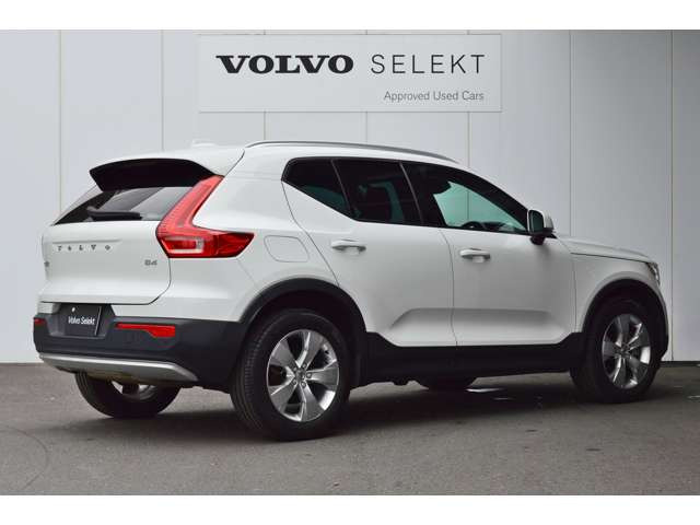 XC40B4 モメンタム