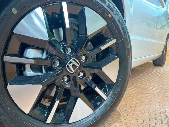 �y����16�C���`�A���~�z�C�[���z�O�ςɃ}�b�`���������A���~�z�C�[���𑕒����Ă���܂��B�e��ЊO�A���~�z�C�[����A�X�^�b�h���X�^�C�����戵�����Ă���܂��B���񂲑��k����������