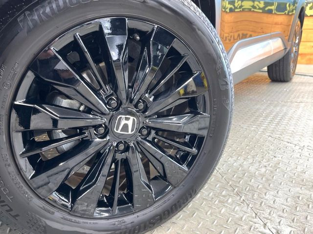 �y����17�C���`�A���~�z�C�[���z�O�ςɃ}�b�`���������A���~�z�C�[���𑕒����Ă���܂��B�e��ЊO�A���~�z�C�[����A�X�^�b�h���X�^�C�����戵�����Ă���܂��B���񂲑��k����������