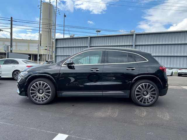 GLAクラスGLA200d 4マチック AMGラインパッケージ 4WD