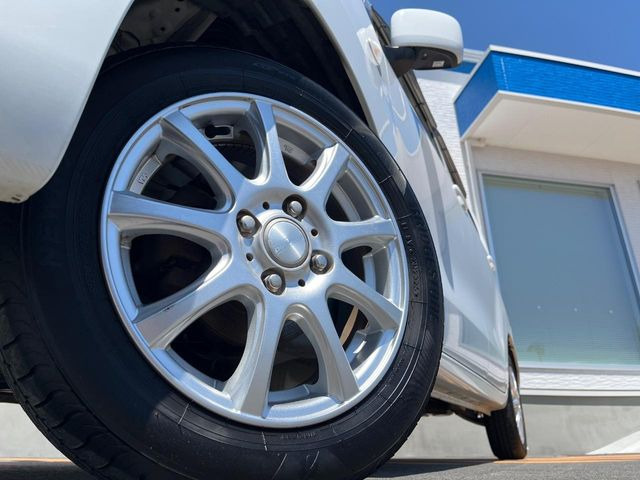 �y14�C���`�A���~�z�C�[���z�O�ςɃ}�b�`�����A���~�z�C�[���𑕒����Ă���܂��B�e��A���~�z�C�[����A�X�^�b�h���X�^�C�����戵�����Ă���܂��B���񂲑��k����������