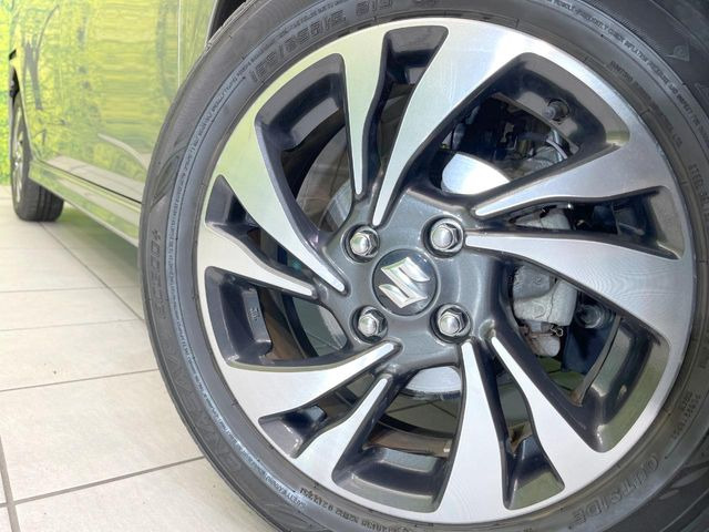 �y����15�C���`�A���~�z�C�[���z�O�ςɃ}�b�`���������A���~�z�C�[���𑕒����Ă���܂��B�e��ЊO�A���~�z�C�[����A�X�^�b�h���X�^�C�����戵�����Ă���܂��B���񂲑��k����������