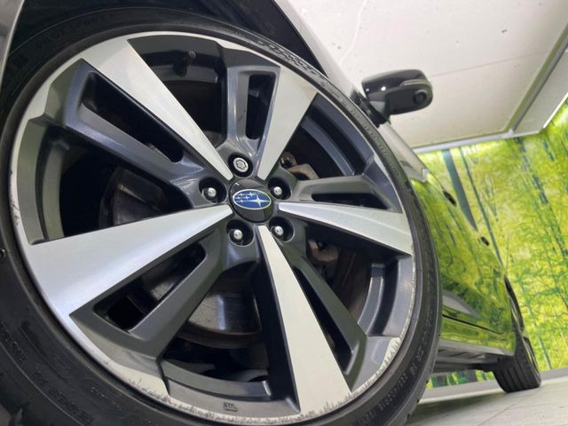 �y����18�C���`�A���~�z�C�[���z�O�ςɃ}�b�`���������A���~�z�C�[���𑕒����Ă���܂��B�e��ЊO�A���~�z�C�[����A�X�^�b�h���X�^�C�����戵�����Ă���܂��B���񂲑��k����������