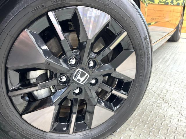 �y����16�C���`�A���~�z�C�[���z�O�ςɃ}�b�`���������A���~�z�C�[���𑕒����Ă���܂��B�e��ЊO�A���~�z�C�[����A�X�^�b�h���X�^�C�����戵�����Ă���܂��B���񂲑��k����������