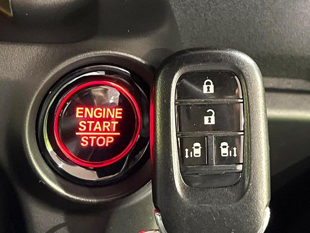 �yHonda�X�}�[�g�L�[�z�J�o����|�P�b�g�ɓ��ꂽ�܂܂ł��h�A�̎{���E�������\�ȃX�}�[�g�L�[�𑕔��B�G���W���̃I���E�I�t�����J�M�����o���K�v����������Ƃ��Ă��֗��ł���