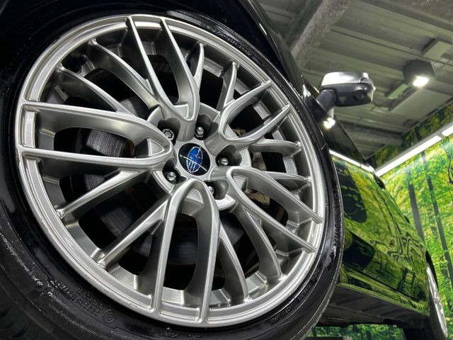 �y�O���[�h��p18�C���`�A���~�z�C�[���z�O�ςɃ}�b�`���������A���~�z�C�[���𑕒����Ă���܂��B�e��ЊO�A���~�z�C�[����A�X�^�b�h���X�^�C�����戵�����Ă���܂��B���񂲑��k����������