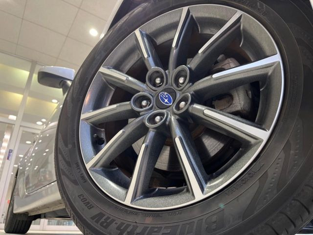 �y����17�C���`�A���~�z�C�[���z�O�ςɃ}�b�`���������A���~�z�C�[���𑕒����Ă���܂��B�e��ЊO�A���~�z�C�[����A�X�^�b�h���X�^�C�����戵�����Ă���܂��B���񂲑��k����������