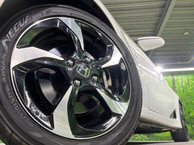 �y����16�C���`�A���~�z�C�[���z�O�ςɃ}�b�`���������A���~�z�C�[���𑕒����Ă���܂��B�e��ЊO�A���~�z�C�[����A�X�^�b�h���X�^�C�����戵�����Ă���܂��B���񂲑��k����������