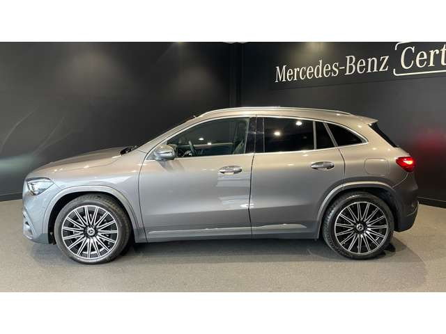 GLAクラスGLA200d 4マチック AMGラインパッケージ 4WD