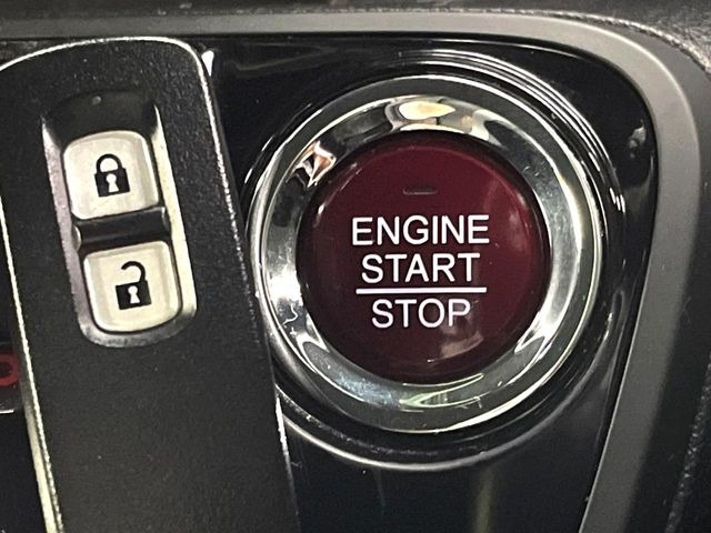 �yHonda�X�}�[�g�L�[�z�J�o����|�P�b�g�ɓ��ꂽ�܂܂ł��h�A�̎{���E�������\�ȃX�}�[�g�L�[�𑕔��B�G���W���̃I���E�I�t�����J�M�����o���K�v����������Ƃ��Ă��֗��ł���