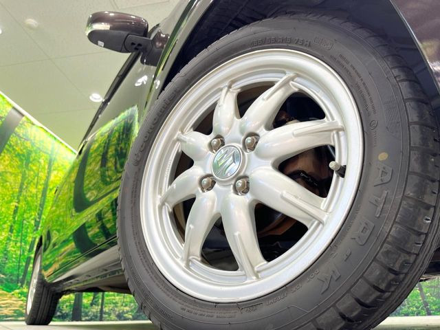 �y����15�C���`�A���~�z�C�[���z�O�ςɃ}�b�`���������A���~�z�C�[���𑕒����Ă���܂��B�e��ЊO�A���~�z�C�[����A�X�^�b�h���X�^�C�����戵�����Ă���܂��B���񂲑��k����������