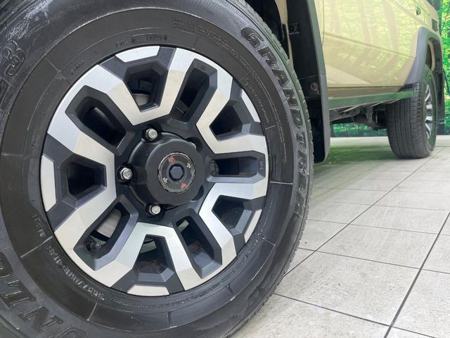 �y����16�C���`�A���~�z�C�[���z�O�ςɃ}�b�`���������A���~�z�C�[���𑕒����Ă���܂��B�e��ЊO�A���~�z�C�[����A�X�^�b�h���X�^�C�����戵�����Ă���܂��B���񂲑��k����������