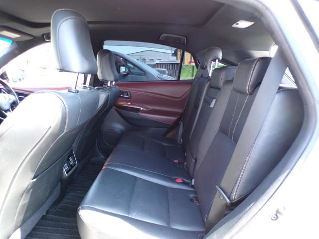 �N���J��SUV�̂ق��ɂ��A���t�@�[�h�E�G���O�����h�E�Z���i�E�X�e�b�v���S���E���H�N�V�[�E���F���t�@�C�A�E�I�f�b�Z�C�E�A���Ԃ��|���V�F�J�C�G�� �~�j�N���X�I�[�o�[�I�[��4 �L���v�e�B�o���݌ɂ��Ă���܂�
