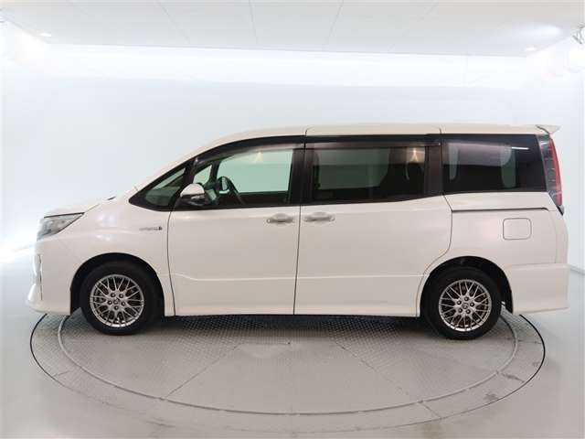 ノア1.8 ハイブリッド Si W×B II