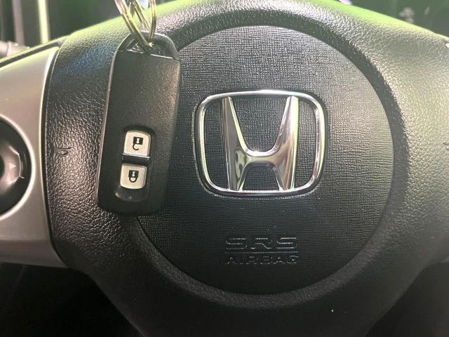 �yHonda�X�}�[�g�L�[�z�J�o����|�P�b�g�ɓ��ꂽ�܂܂ł��h�A�̎{���E�������\�ȃX�}�[�g�L�[�𑕔��B�G���W���̃I���E�I�t�����J�M�����o���K�v����������Ƃ��Ă��֗��ł���