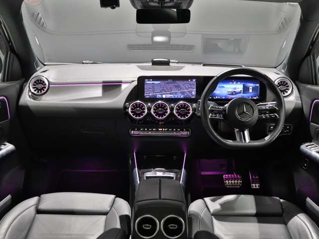 GLAクラスGLA200d 4マチック AMGラインパッケージ 4WD