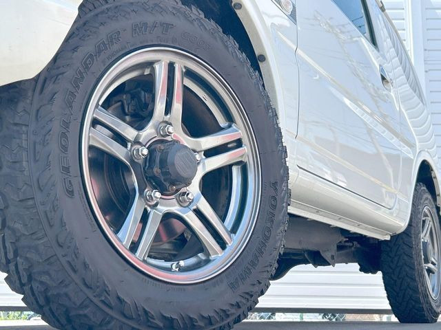�y����16�C���`�A���~�z�C�[���z�O�ςɃ}�b�`���������A���~�z�C�[���𑕒����Ă���܂��B�e��ЊO�A���~�z�C�[����A�X�^�b�h���X�^�C�����戵�����Ă���܂��B���񂲑��k����������