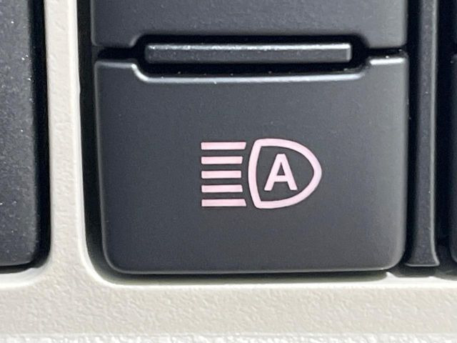 【オートハイビーム】夜間の安全走行に役立つ便利な機能!先行車や対向車を検知し、ハイビームとロービームを切り替えてくれます♪