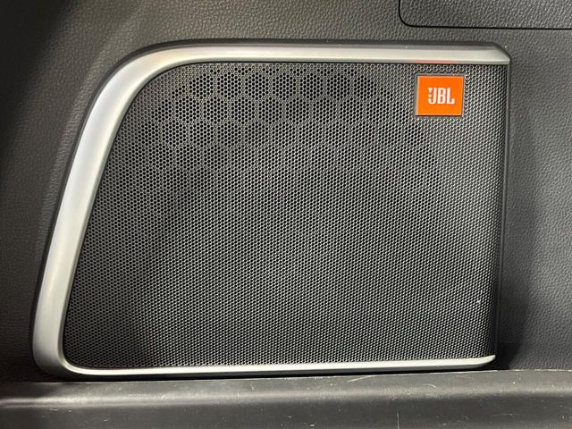 �yJBL�T�E���h�V�X�e���z���[�J�[�I�v�V�����̍��i�ʃT�E���h�V�X�e���𓋍ځB��p�̃`���[�j���O���{���ꂽ�召�l�X�ȃX�s�[�J�[����ǎ��ȃT�E���h���t�ł��A�Տꊴ���ӂ�鉹����Ԃ����o���܂��B