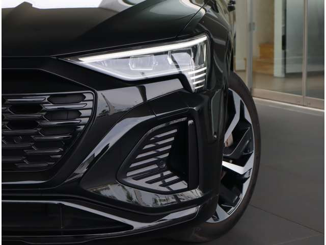 Q8スポーツバック e-tron55 クワトロ Sライン 4WD