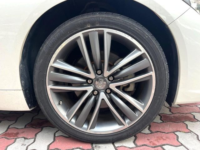�y����19�C���`�A���~�z�C�[���z�O�ςɃ}�b�`���������A���~�z�C�[���𑕒����Ă���܂��B�e��ЊO�A���~�z�C�[����A�X�^�b�h���X�^�C�����戵�����Ă���܂��B���񂲑��k����������