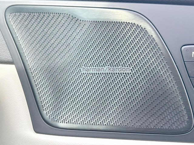 ��harman/kardon�T�E���h�V�X�e��:�I�[�f�B�I��僁�[�J�[����|����v���~�A���X�s�[�J�[�𑕔��B�����̃X�s�[�J�[����A���̗������܂ŕ����鍂�i���ȉ��y�����y���݂��������܂��B