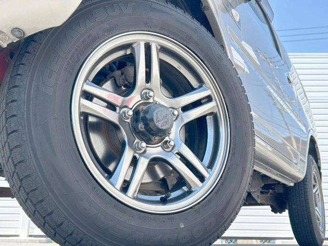 �y����16�C���`�A���~�z�C�[���z�O�ςɃ}�b�`���������A���~�z�C�[���𑕒����Ă���܂��B�e��ЊO�A���~�z�C�[����A�X�^�b�h���X�^�C�����戵�����Ă���܂��B���񂲑��k����������