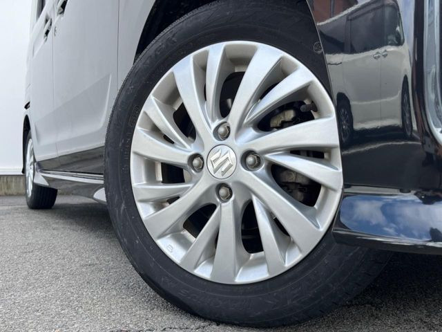 �y����14�C���`�A���~�z�C�[���z�O�ςɃ}�b�`���������A���~�z�C�[���𑕒����Ă���܂��B�e��ЊO�A���~�z�C�[����A�X�^�b�h���X�^�C�����戵�����Ă���܂��B���񂲑��k����������