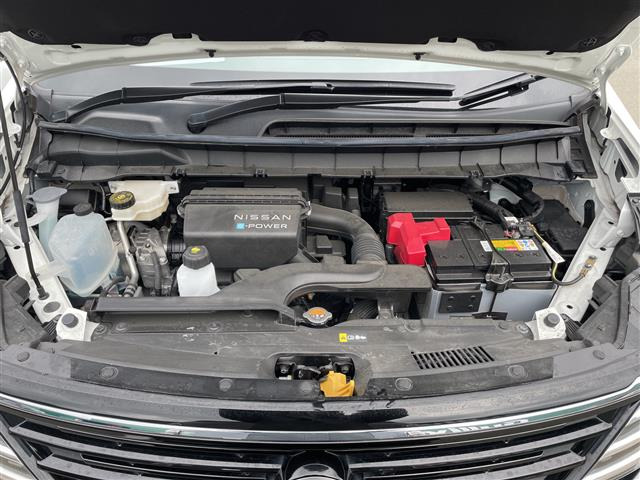 セレナ1.4 e-POWER ハイウェイスターV