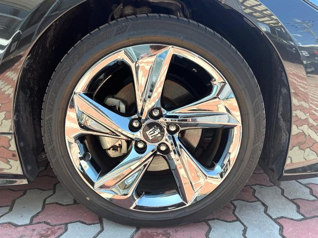 �y����18�C���`�A���~�z�C�[���z�O�ςɃ}�b�`���������A���~�z�C�[���𑕒����Ă���܂��B�e��ЊO�A���~�z�C�[����A�X�^�b�h���X�^�C�����戵�����Ă���܂��B���񂲑��k����������
