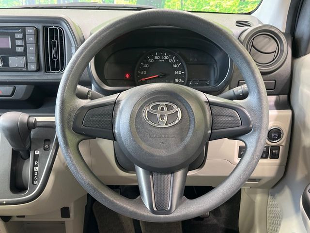 インテリアに合わせたデザインのステアリングは、運転される方のことも考え、運転しやすい形状、大きさです。是非一度、実際に触ってお確かめください。