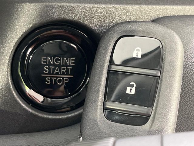 �yHonda�X�}�[�g�L�[�z�J�o����|�P�b�g�ɓ��ꂽ�܂܂ł��h�A�̎{���E�������\�ȃX�}�[�g�L�[�𑕔��B�G���W���̃I���E�I�t�����J�M�����o���K�v����������Ƃ��Ă��֗��ł���